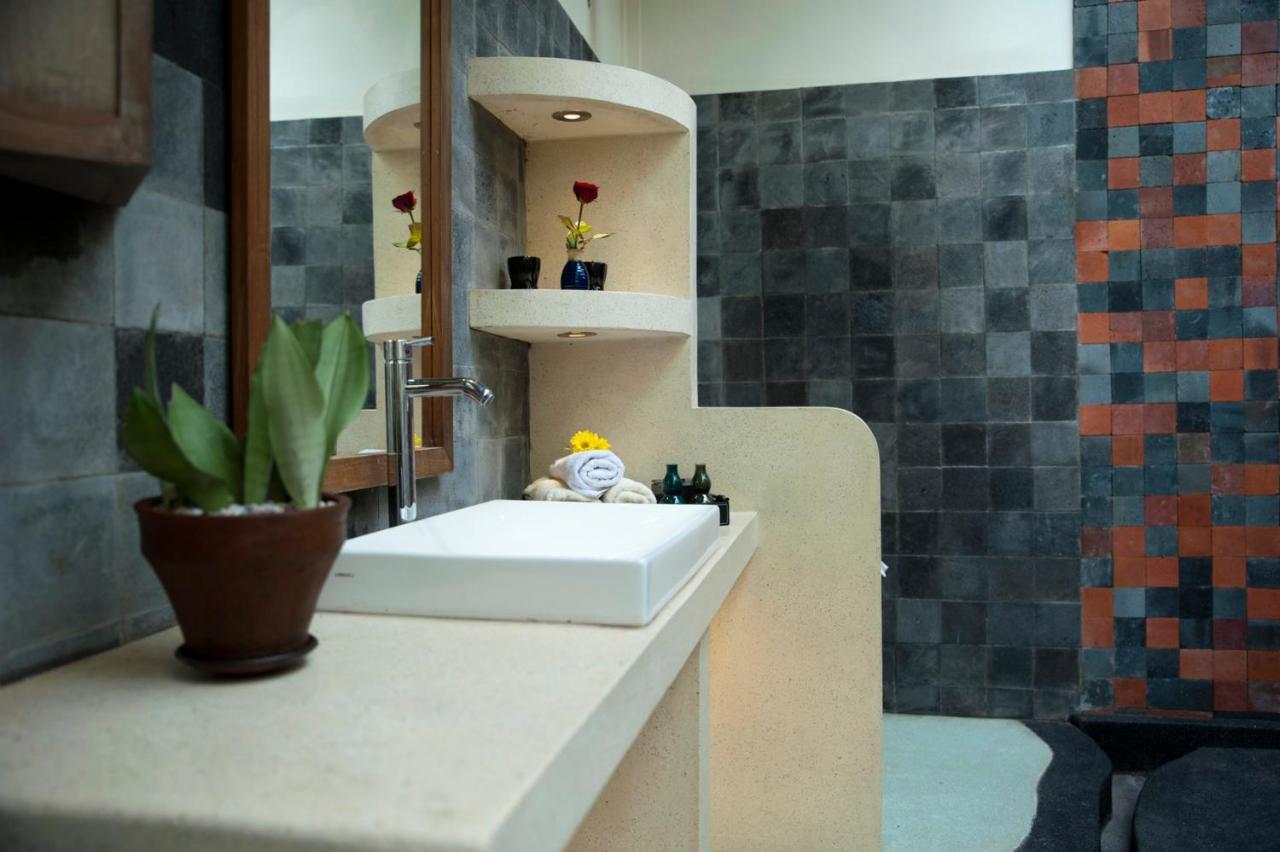Villa Blue Steps Jogjakarta Buitenkant foto