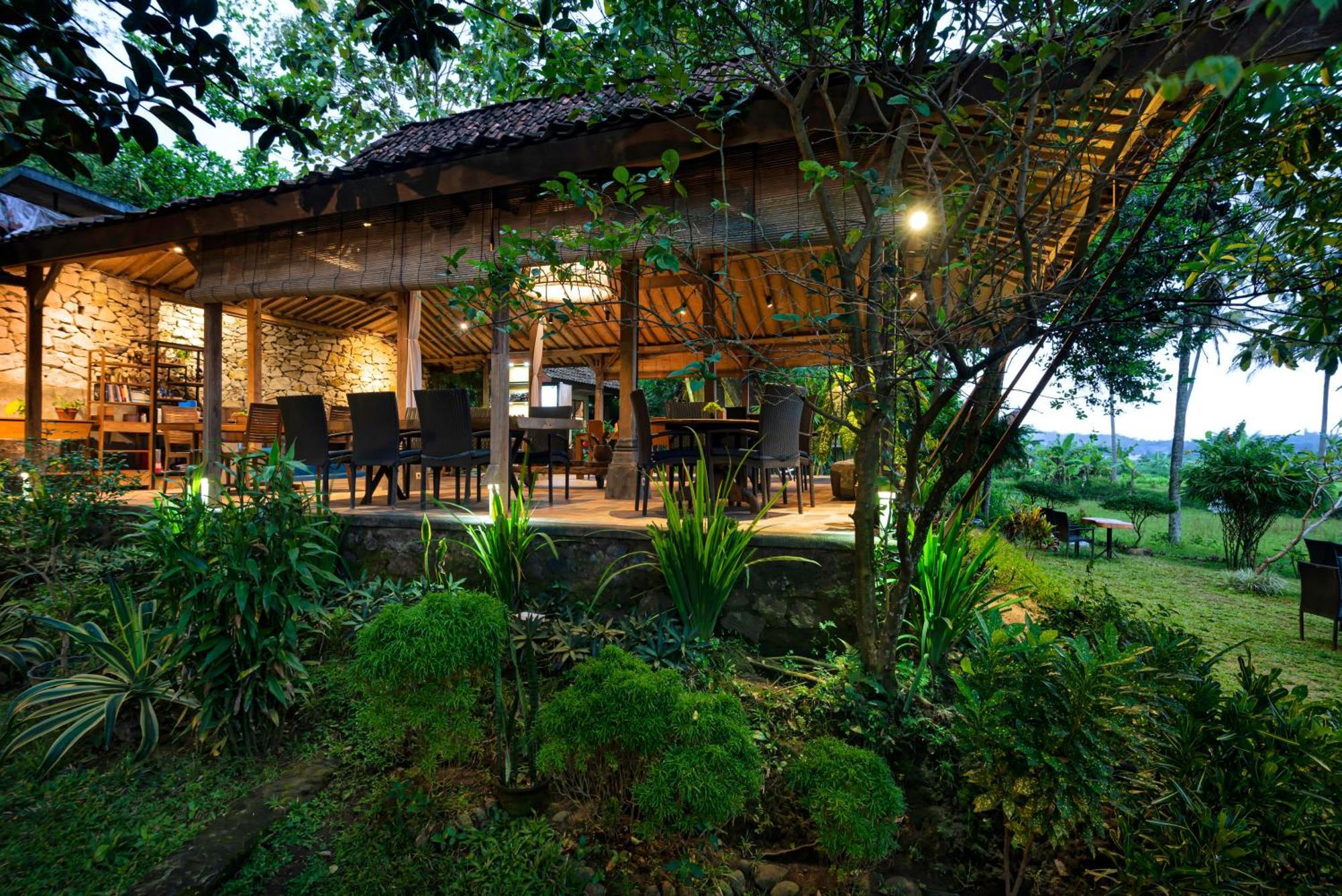 Villa Blue Steps Jogjakarta Buitenkant foto