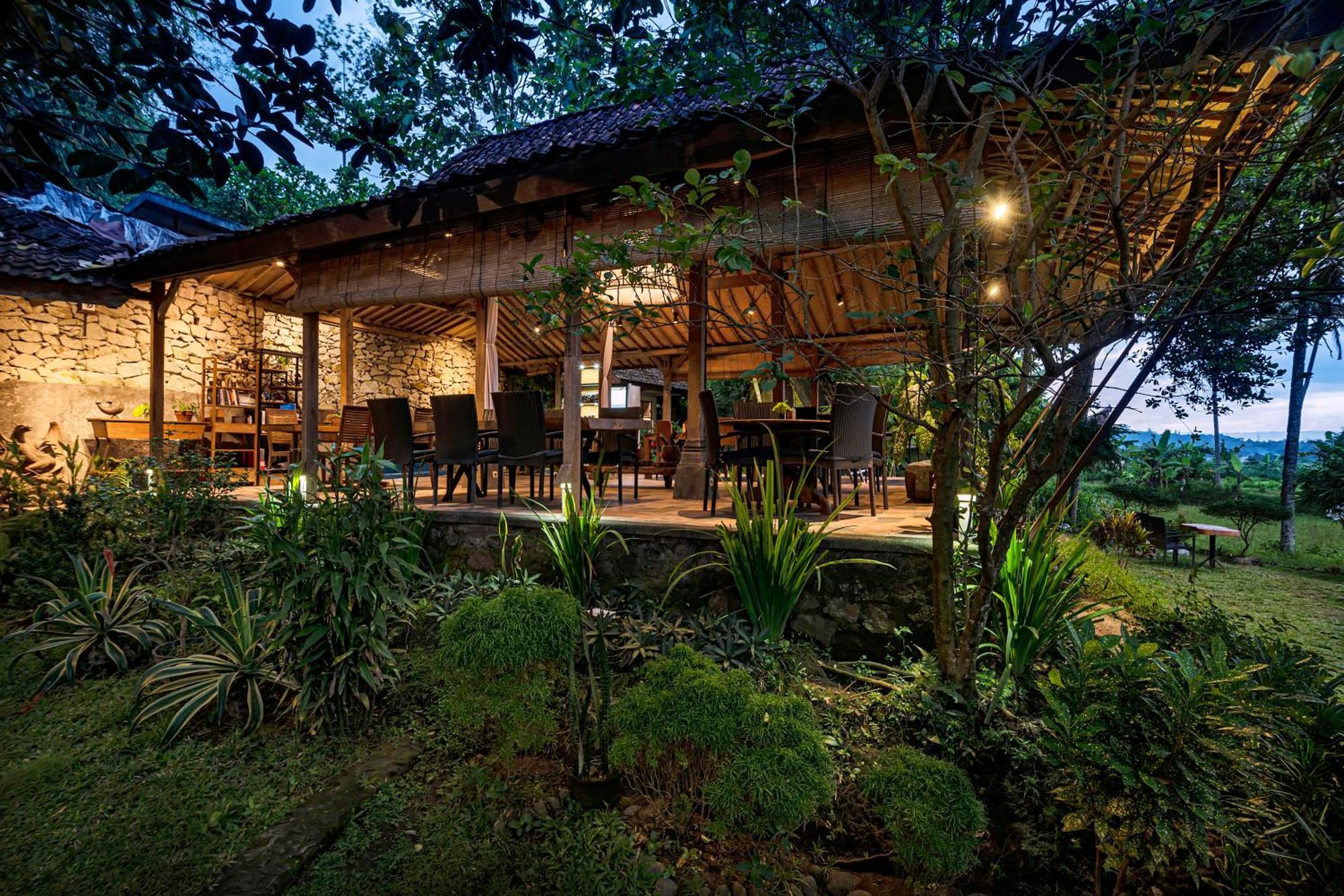 Villa Blue Steps Jogjakarta Buitenkant foto