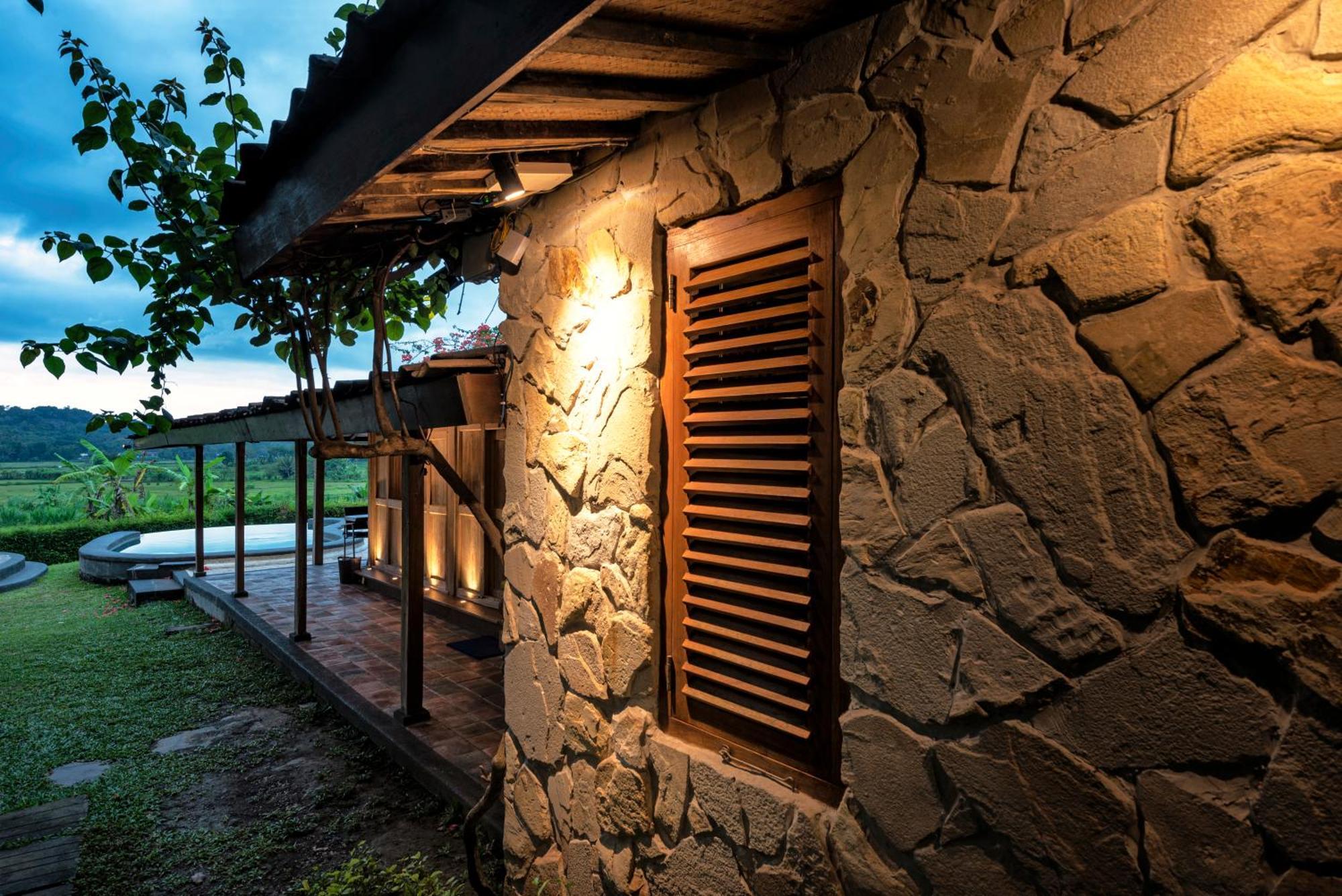 Villa Blue Steps Jogjakarta Buitenkant foto