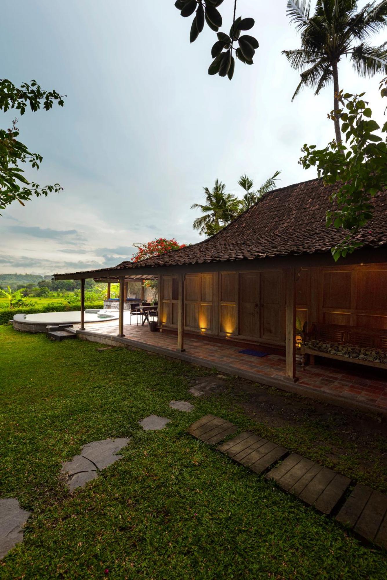 Villa Blue Steps Jogjakarta Buitenkant foto