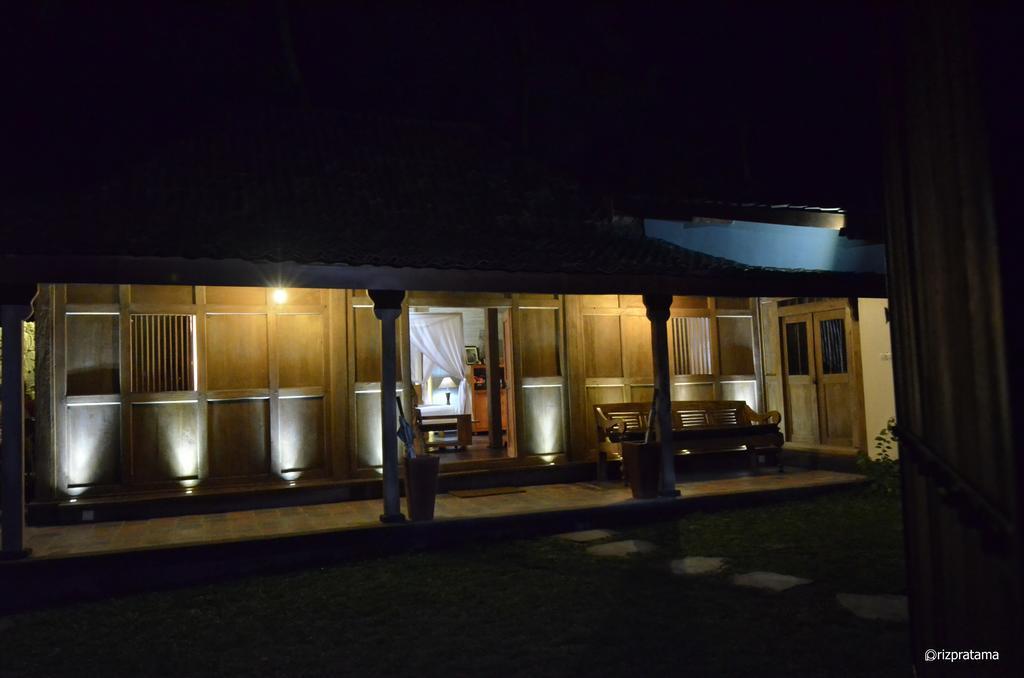Villa Blue Steps Jogjakarta Buitenkant foto